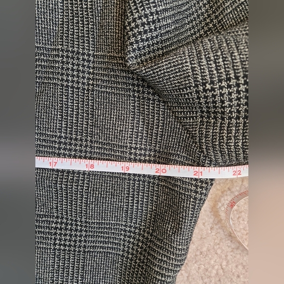 VIA MODA VINTAGE Gray Blazer with Notched Lapels and Tailored Style - Picture 10 of 11